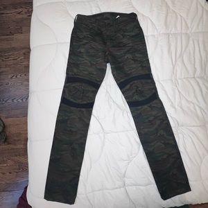 TRUE RELIGION Rocco camo moto pants fitting like 31’” - 32”